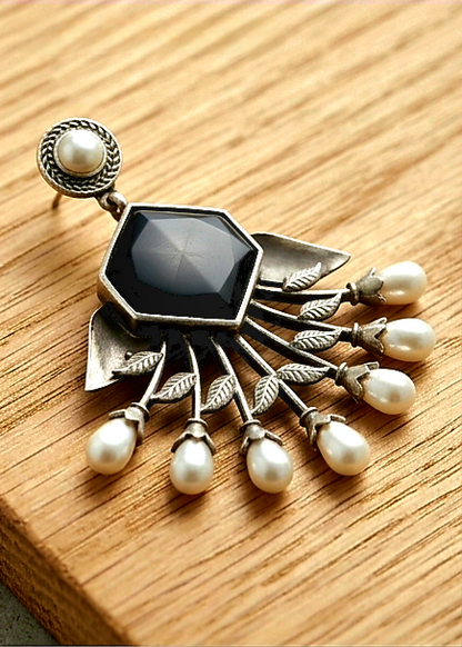 Black Stone Pearl Fan Earrings