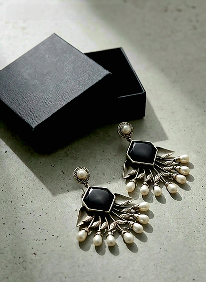 Black Stone Pearl Fan Earrings